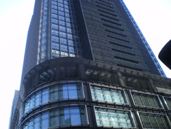 【建築中のビル】