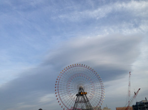 【夕暮れを待つ観覧車】