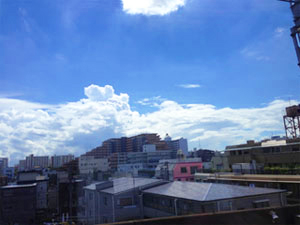 【流れゆく夏雲】