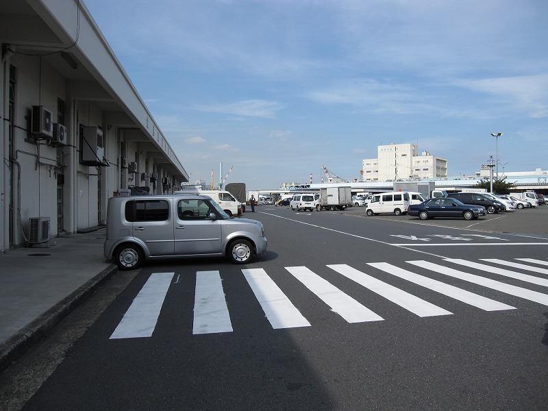市場内のメインストリート。ここに60店舗の屋台が立ち並びます