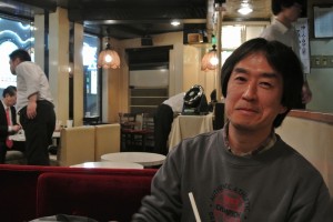 今関監督と歌舞伎町の怪しげな喫茶店で。今日からハリウッドの映画祭にノミネートされ渡米。