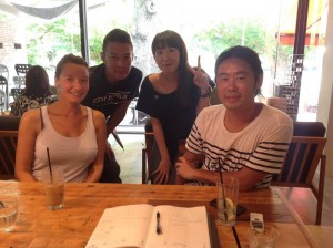 ルッベ・バッカー監督、ユナイテッドピープル関根社長と。