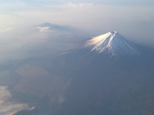 長崎へ飛ぶ飛行機からの富士山