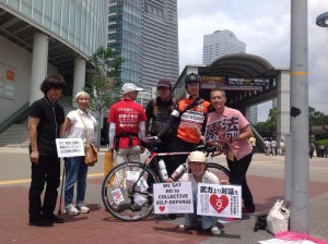 東京から逗子から藤沢から町田から、やる度に仲間が増える「スタンディング・アクション」