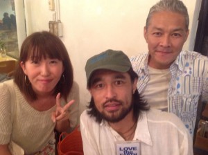 知人から渡したLOVE the EARTH NO NUKES のピンズも覚えていてくれた。